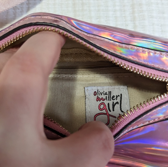 Olivia Miller Girl Rainbow Metallic Pink Fanny Pack - Picture 3 of 3